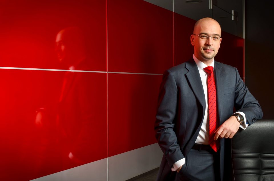 Aris Papathomas, Executive Director