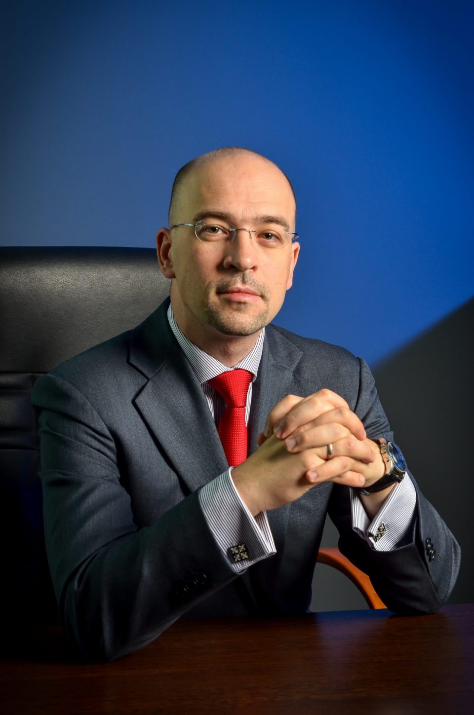 Aris Papathomas, Executive Director