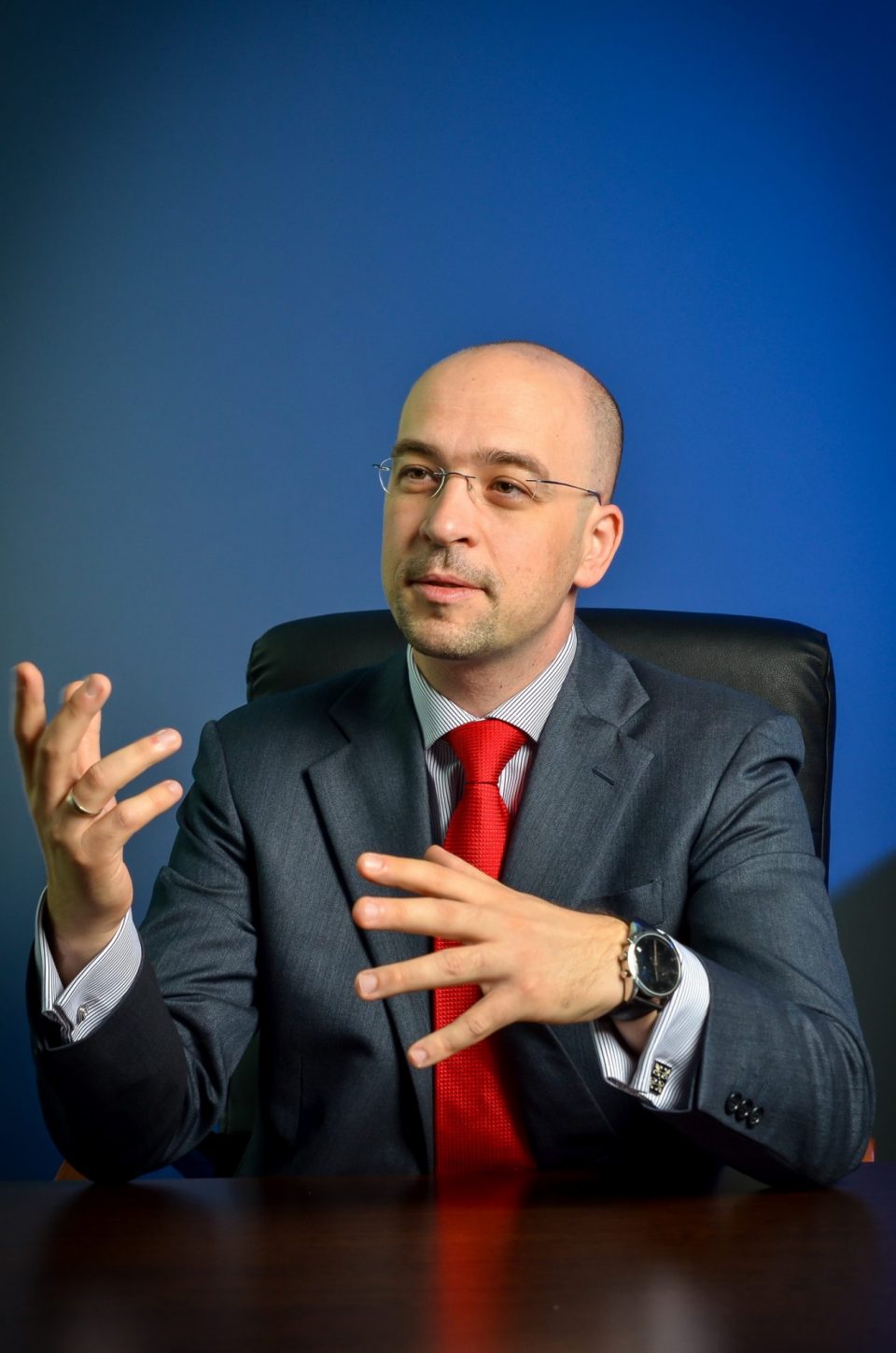 Aris Papathomas, Executive Director